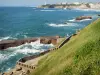 Paisagens do País Basco - Passeie ao longo da costa basca em Biarritz, com vista para o oceano e para o farol de Pointe Saint-Martin
