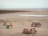 Paisajes del litoral de Bretaña - Bahía del Mont Saint-Michel: parque infantil y área de picnic con vistas a la extensión de arena