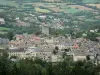 Paisajes de Lozère - Vista de la torre (restos del castillo medieval) y las casas de la aldea de Chanac