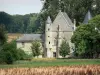 Paisajes de Picardie - Convento fortificado de Tortoir, prados, árboles y el bosque de Saint-Gobain, la comuna de Saint-Nicolas-aux-Bois