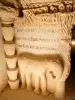 Palais Idéal du Facteur Cheval - Éléphant sculpté et citation dans la pierre
