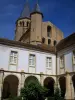 Paray-le-Monial - Belltower van de Basiliek van het Heilig Hart klooster en