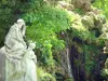 Parc Monceau - Monument à Ambroise Thomas et cascade dans un cadre de verdure