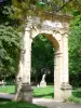 Parc Monceau - Arcade Renaissance de l'ancien hôtel de ville