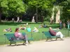 Parc Monceau - Pause détente au coeur du parc