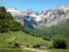 Parc National des Pyrénées - Vue sur les montagnes pyrénéennes depuis la route du col du Somport