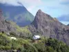 Parc National de La Réunion - Maisons perchées au coeur du cirque de Cilaos
