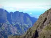 Parc National de La Réunion - Remparts du cirque de Cilaos, avec vue sur le littoral de La Réunion et l'océan Indien