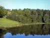 Parco Naturale Regionale dell'Avesnois - Alberi riflessa nel lago della Val Joly, nel dipartimento parco Val Joly