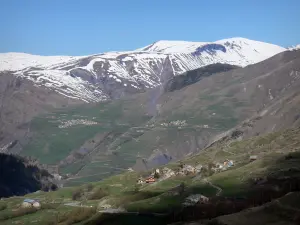 Parco Nazionale degli Écrins - Massiccio degli Ecrins: borghi, prati e montagne, la neve sullo sfondo