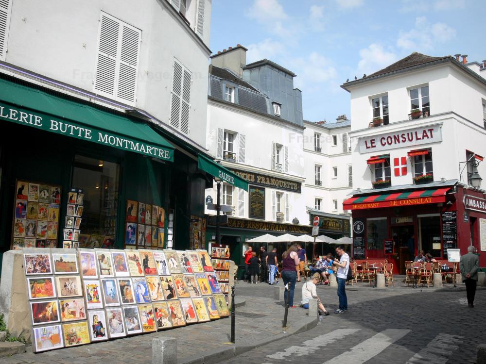 Guide de Paris - Montmartre - Façades de maisons et affiches de Montmartre
