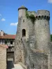 Partenay - Porte Saint-Jacques e casa de enxaimel na cidade velha