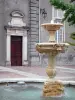 Pau - Fountain Place de la Deportatie en de gevel van het oude parlement van Navarra