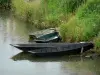 Paysages des Deux-Sèvres - Vallée de la Sèvre niortaise - Marais poitevin - Venise verte : barques sur l'eau