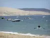 Paysages de la Gironde - Bassin d'Arcachon : bateaux sur l'eau avec vue sur la dune du Pilat