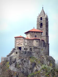 Paysages de la Haute-Loire - Église Saint-Michel d'Aiguilhe sur son rocher volcanique