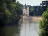 Paysages d'Indre-et-Loire - Rivière (le Cher), tour des Marques (donjon) du château de Chenonceau et arbres