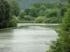 Paysages de Picardie - Vallée de la Marne : rivière Marne bordée d'arbres