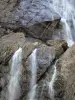 Paysages des Pyrénées - Cirque de Gavarnie (dans le Parc National des Pyrénées) : grande cascade (chute d'eau) et paroi rocheuse