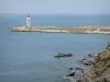 Paysages des Pyrénées-Orientales - Côte Vermeille : vue sur le phare métallique de la jetée de Port-Vendres et la mer Méditerranée