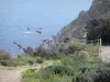 Paysages des Pyrénées-Orientales - Côte Vermeille : sentier de la côte rocheuse longeant la mer