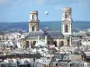 Paysages urbains - Vue sur les tours de l'église Saint-Sulpice et les toits de Paris depuis les hauteurs de Notre-Dame