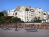 Paysages urbains - Bancs avec vue sur les façades du quartier latin