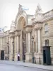 Paysages urbains - Entrée du palais de l'Élysée, rue du Faubourg-Saint-Honoré