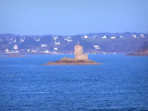 Pen-al-Lann headland - From the headland, view of Morlaix Bay