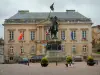 Penhasco - Praça com a estátua de Guilherme, o Conquistador e a Câmara Municipal