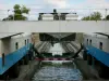 Pente d'eau de Montech - Ascenseur à bateaux : automotrices de la pente d'eau
