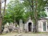 Père-Lachaise cemetery - Graves of the cemetery in a wooded setting