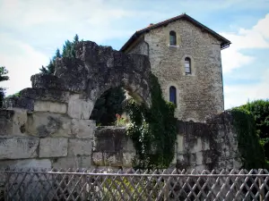 Périgueux - Tor Normande und romanisches Haus