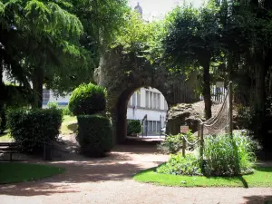 Périgueux - Remains (ruins) and public garden of the Arènes garden