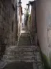 Périgueux - Ruelle en escalier bordée de maisons