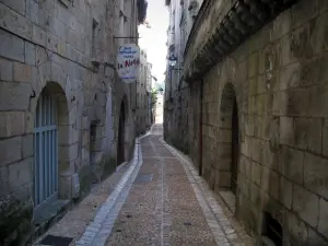 Périgueux - Narrow street of the old town lined with houses