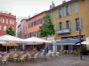 Perpignan - Terrasse de café et façades colorées de la place de la République