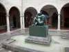 Perpignan - De Middellandse Zee standbeeld, bronzen sculptuur van Maillol in de binnenplaats van het stadhuis