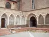 Perpignan - Enfeus du Campo Santo, cloître funéraire Saint-Jean (cloître-cimetière), et entrée de la chapelle funéraire Saint-Jean-l'Évangéliste ou chapelle de la Funeraria