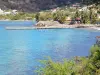 Petite Anse d'Arlet - Vue sur la Petite Anse aux eaux turquoises et la côte parsemée de maisons