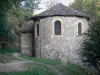 Peyrusse-le-Roc - Site médiéval : chapelle Notre-Dame-de-Pitié dans un cadre de verdure
