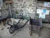 Peyrusse-le-Roc - Medieval site: wheelbarrows exhibition