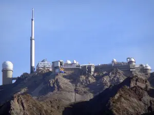 Pic du Midi von Bigorre - Gli impianti e le cupole dell'osservatorio situato nella parte superiore del Pic du Midi