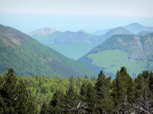 La Pierre Saint-Martin - View of the surrounding mountain landscape from the station of Saint-Pierre Martin