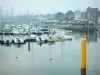 Piriac-sur-Mer - Barcos e veleiros do porto e casas da aldeia (estância balnear)