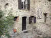 Guía de Pirineos Orientales - Eus - Fachada de una casa de piedra