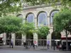 Place du Châtelet - Façade du théâtre du Châtelet, théâtre musical de Paris, et arbres de la place du Châtelet