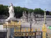 Place de la Concorde - Grilles du jardin des Tuileries donnant sur la place de la Concorde
