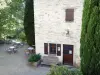 Le Poët-Laval - Terrasse de café et maison en pierre du vieux village