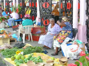 Pointe-à-Pitre - Markt groenten en fruit uit de Dock